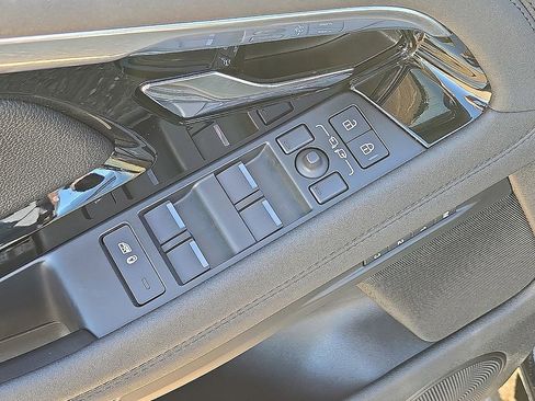 Used 2023 Land Rover Range Rover Evoque SE image 21