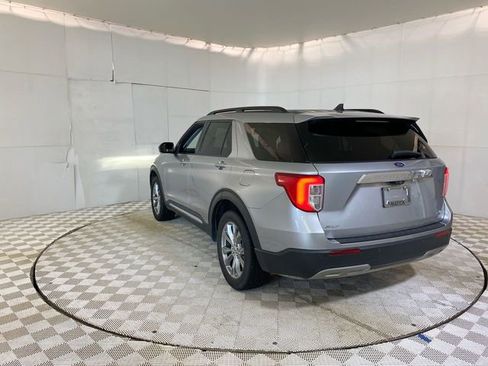 Used 2022 Ford Explorer XLT w/ Equipment Group 202A AWD/4WD image 19