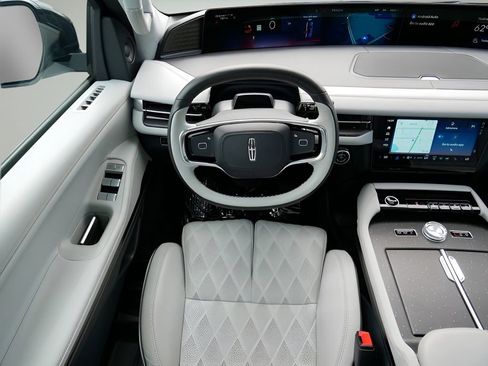 Certified 2025 Lincoln Navigator L Black Label w/ Black Label Special Edition image 13