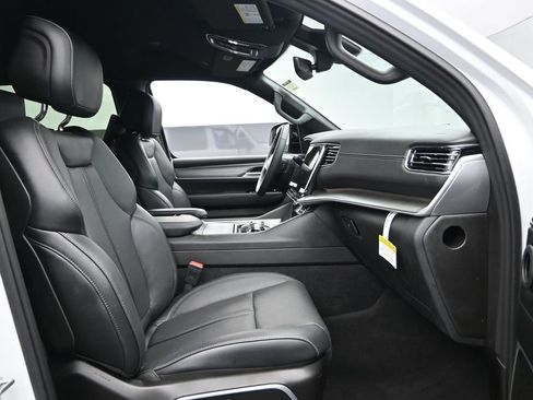 Used 2025 Jeep Wagoneer Series II image 35