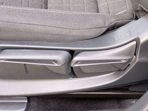 Certified 2025 Honda HR-V LX image 31
