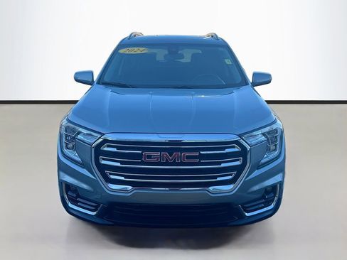Used 2024 GMC Terrain SLT image 2