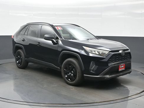 Used 2021 Toyota RAV4 LE AWD/4WD image 8