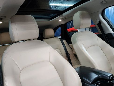 Used 2017 Jaguar F-PACE Premium image 14