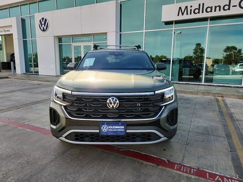 Certified 2026 Volkswagen Atlas Cross Sport SE FWD image 2