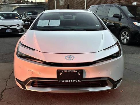 Used 2024 Toyota Prius Prime SE image 6