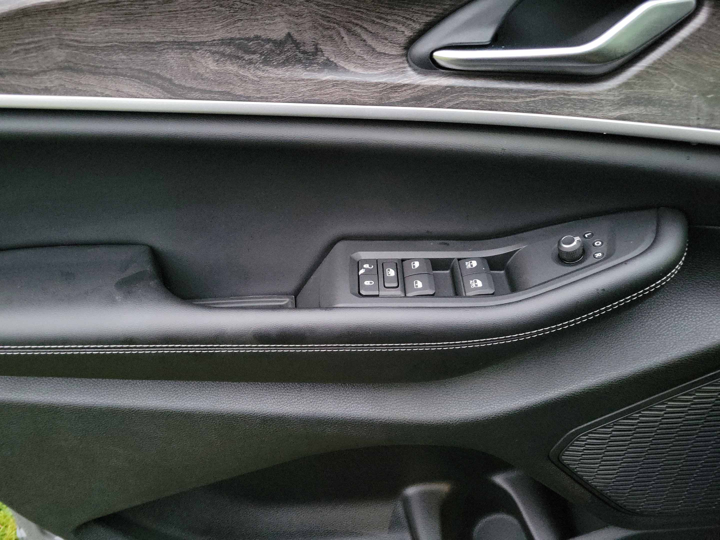 New 2027 Jeep Grand Cherokee Altitude RWD image 12
