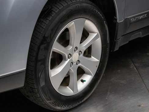 Used 2014 Subaru Outback 2.5i Premium image 7