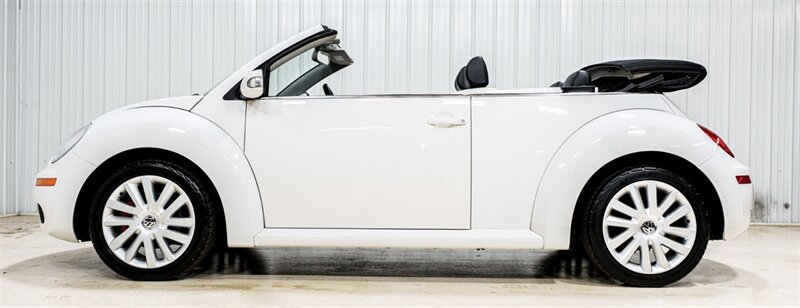 Used 2010 Volkswagen Beetle Convertible FWD image 17