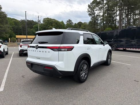 Used 2025 Nissan Pathfinder SV FWD image 5
