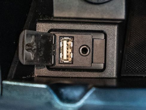 Used 2017 Toyota Camry SE w/ Moonroof Package image 23