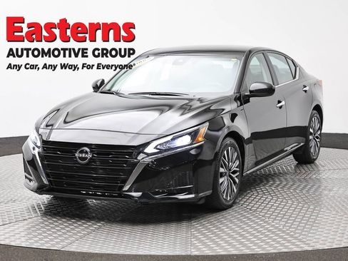 Used 2023 Nissan Altima 2.5 SV FWD image 1