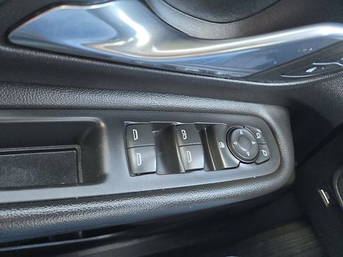 Used 2024 GMC Terrain SLT image 16