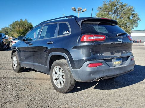 Used 2016 Jeep Cherokee Sport image 8