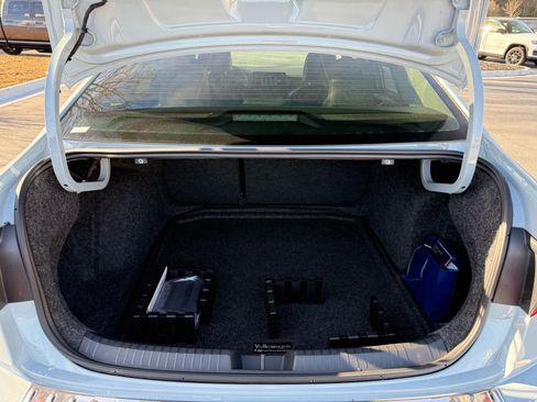 Used 2025 Volkswagen Jetta SE image 28