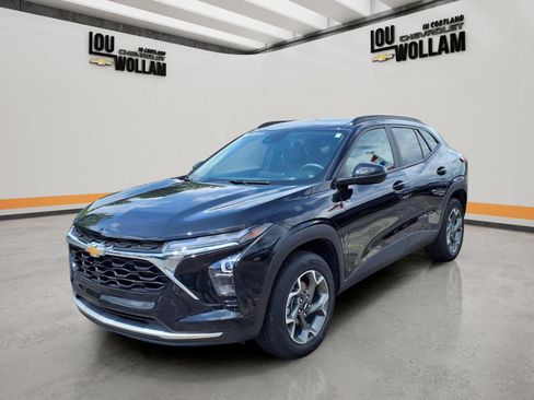 Certified 2024 Chevrolet Trax LT w/ Driver Confidence Package FWD image 1