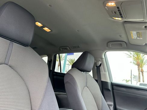 Used 2023 Toyota Highlander LE AWD/4WD image 16