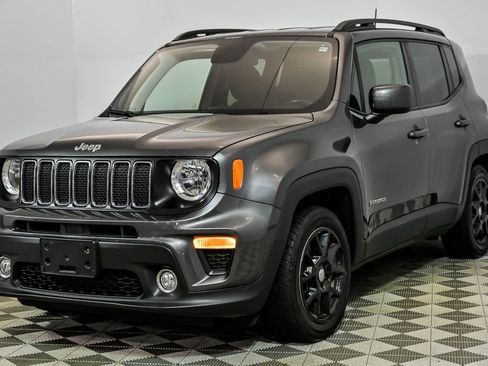 Used 2019 Jeep Renegade Latitude w/ Cold Weather Group FWD image 5