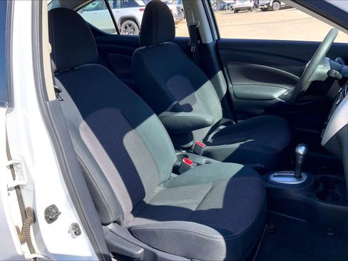 Used 2017 Nissan Versa SV image 9