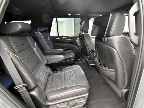 Used 2023 Cadillac Escalade Sport Platinum w/ LPO, ONYX Package AWD/4WD image 24