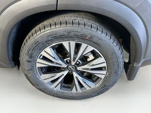 Used 2023 Nissan Rogue SV image 11