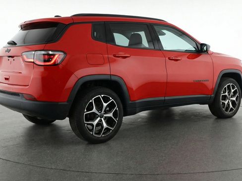 Used 2025 Jeep Compass Limited image 9