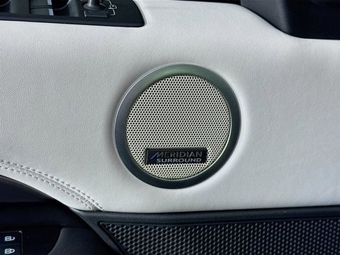 Used 2024 Land Rover Discovery Metropolitan Edition image 21