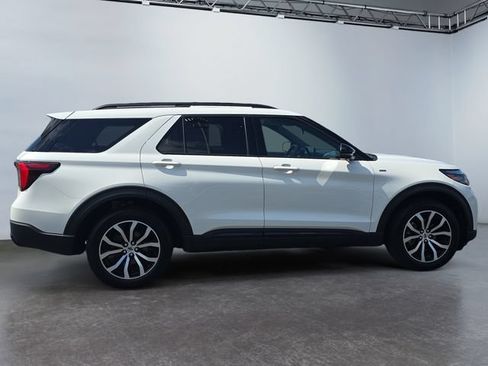Used 2025 Ford Explorer ST-Line AWD/4WD image 6