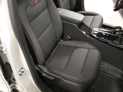 New 2026 Chevrolet Trax RS w/ Sunroof Package FWD image 28