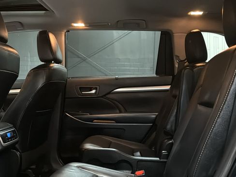 Used 2019 Toyota Highlander XLE AWD/4WD image 25