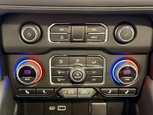 Certified 2022 Chevrolet Tahoe Z71 w/ Luxury Package image 16