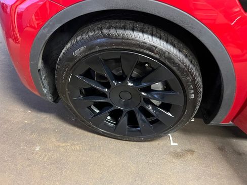 Used 2023 Tesla Model Y Long Range image 31