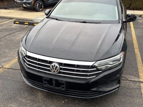 Used 2019 Volkswagen Jetta image 3