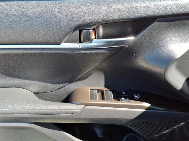 Used 2022 Toyota Camry XLE FWD image 11