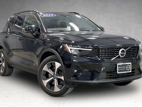 Certified 2023 Volvo XC40 B5 Plus w/ Climate Package AWD/4WD image 3