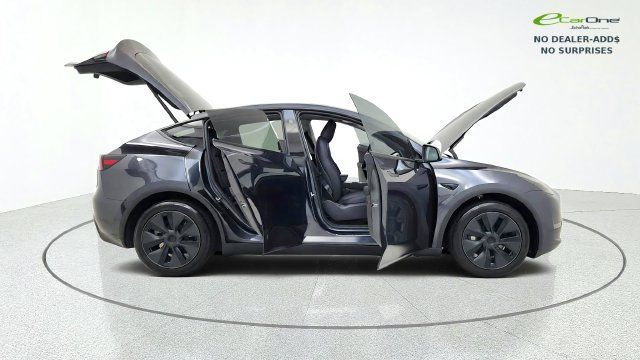 Used 2025 Tesla Model Y Long Range RWD image 20