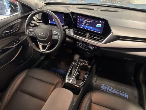 Used 2025 Chevrolet Trax ACTIV FWD image 16
