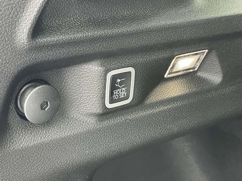 New 2025 Jeep Grand Cherokee Altitude image 18