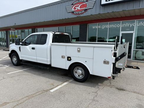 Used 2021 Ford F250 XL w/ Power Equipment Group RWD image 4
