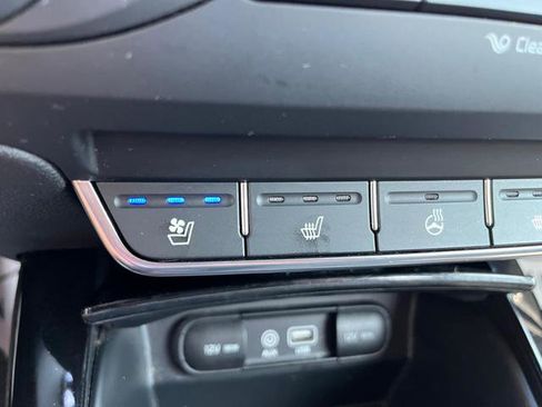 Used 2017 Kia Sorento SX image 40