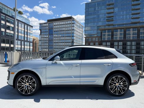 Used 2026 Porsche Macan AWD/4WD image 2
