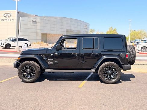 Used 2022 Jeep Wrangler Unlimited Sahara AWD/4WD image 3
