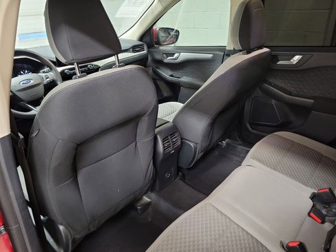 Used 2020 Ford Escape SE image 13