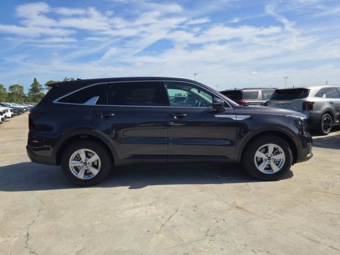 New 2026 Kia Sorento LX FWD image 9