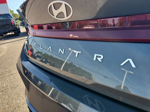 Used 2024 Hyundai Elantra SEL image 6