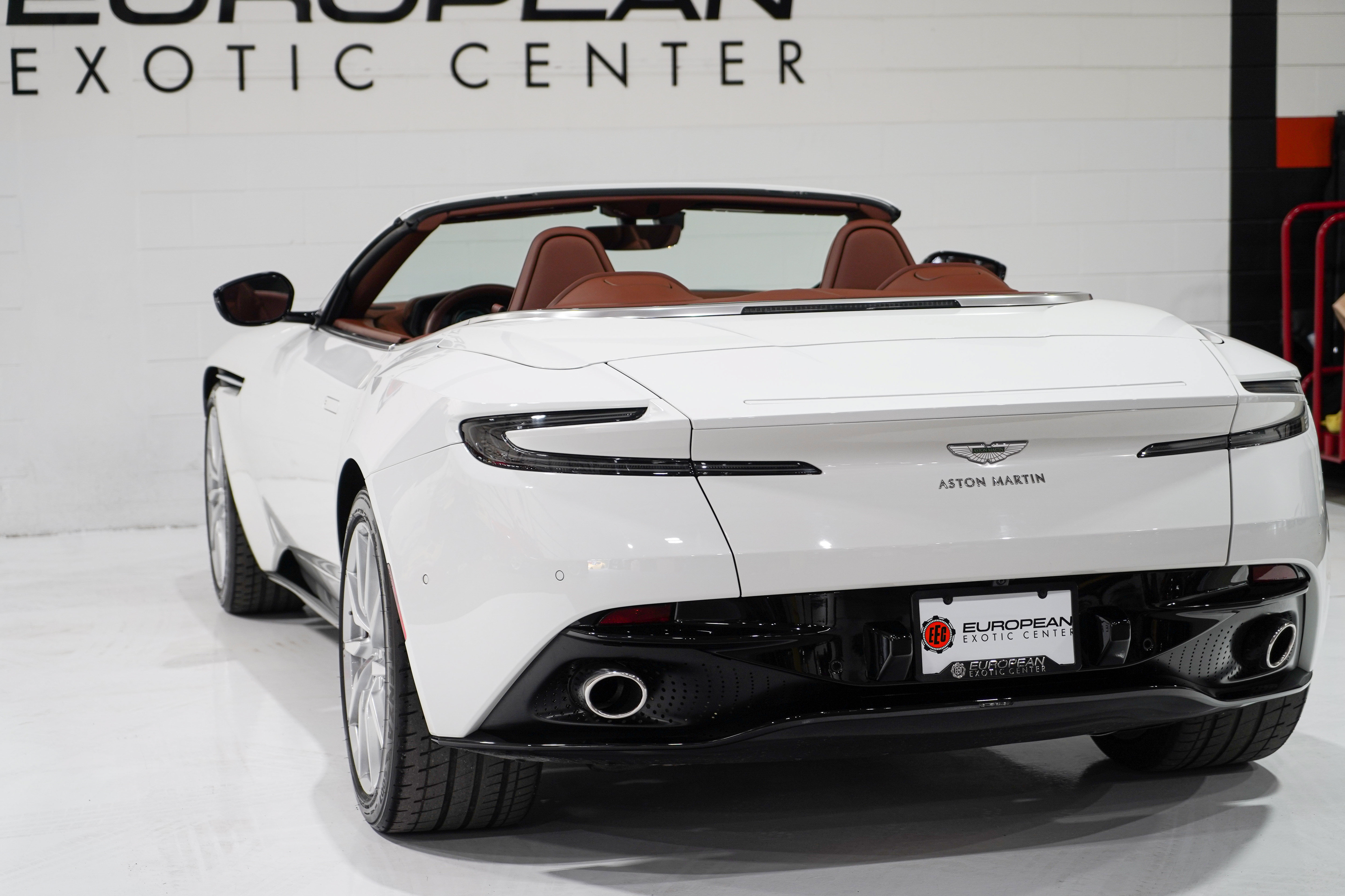 Used 2020 Aston Martin DB11 Volante RWD image 38