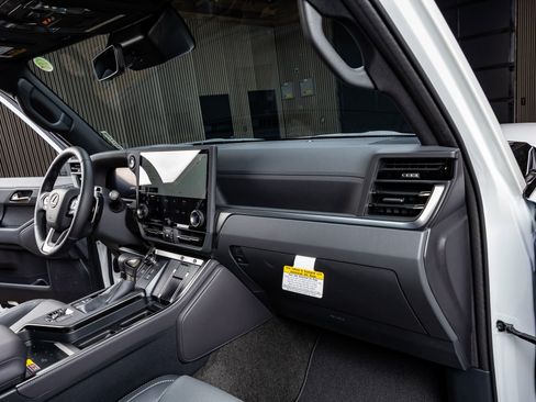 Used 2025 Lexus GX 550 550 Premium+ image 18