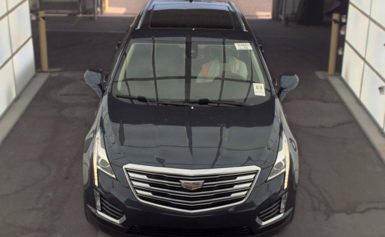 Used 2018 Cadillac XT5 Luxury w/ Driver Awareness Package FWD image 18