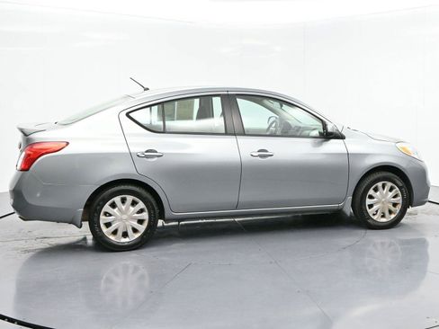Used 2013 Nissan Versa SV w/ Convenience Pkg image 8