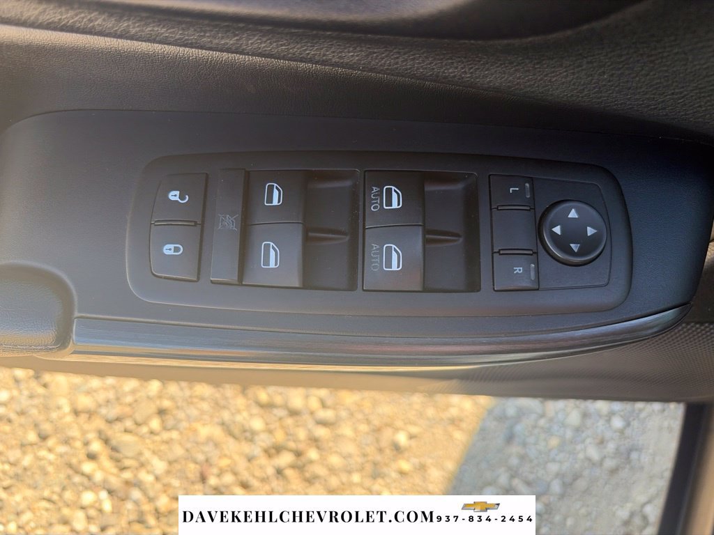Used 2015 Jeep Cherokee Limited w/ Luxury Group AWD/4WD image 11